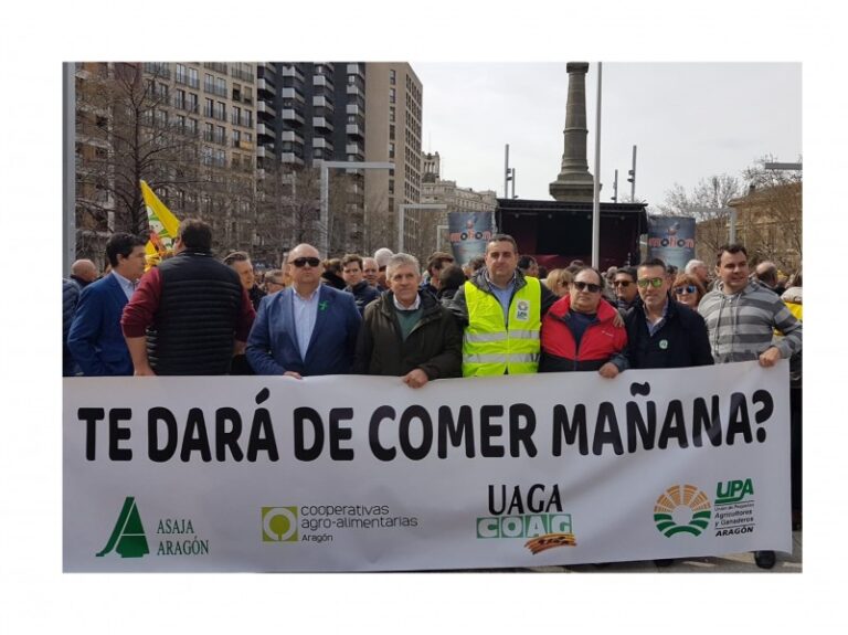 1536-es-noticiasexito-total-de-la-manifestacion-tractorada-en-zaragoza