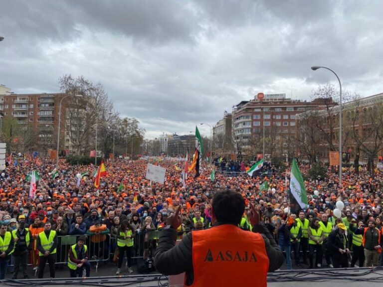 1670-es-noticiasel-campo-inunda-madrid-en-una-manifestacion-historica-en-madrid