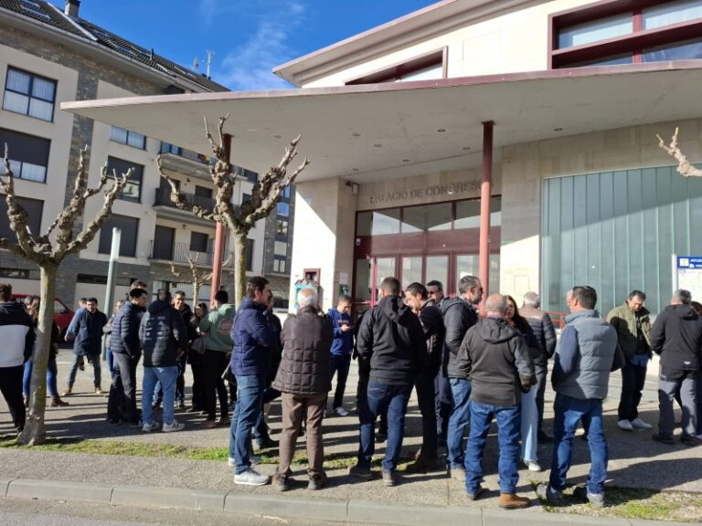 1838-es-alrededor-de-100-ganaderos-se-concentran-en-boltana-por-unas-ocas-con-trabajadores