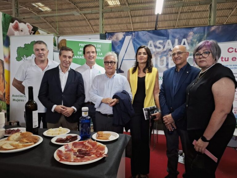 1881-es-femoga-2025-asaja-huesca-en-femoga-compromiso-con-el-sector-en-la-jornada-ganado-porcino-siglo-xx
